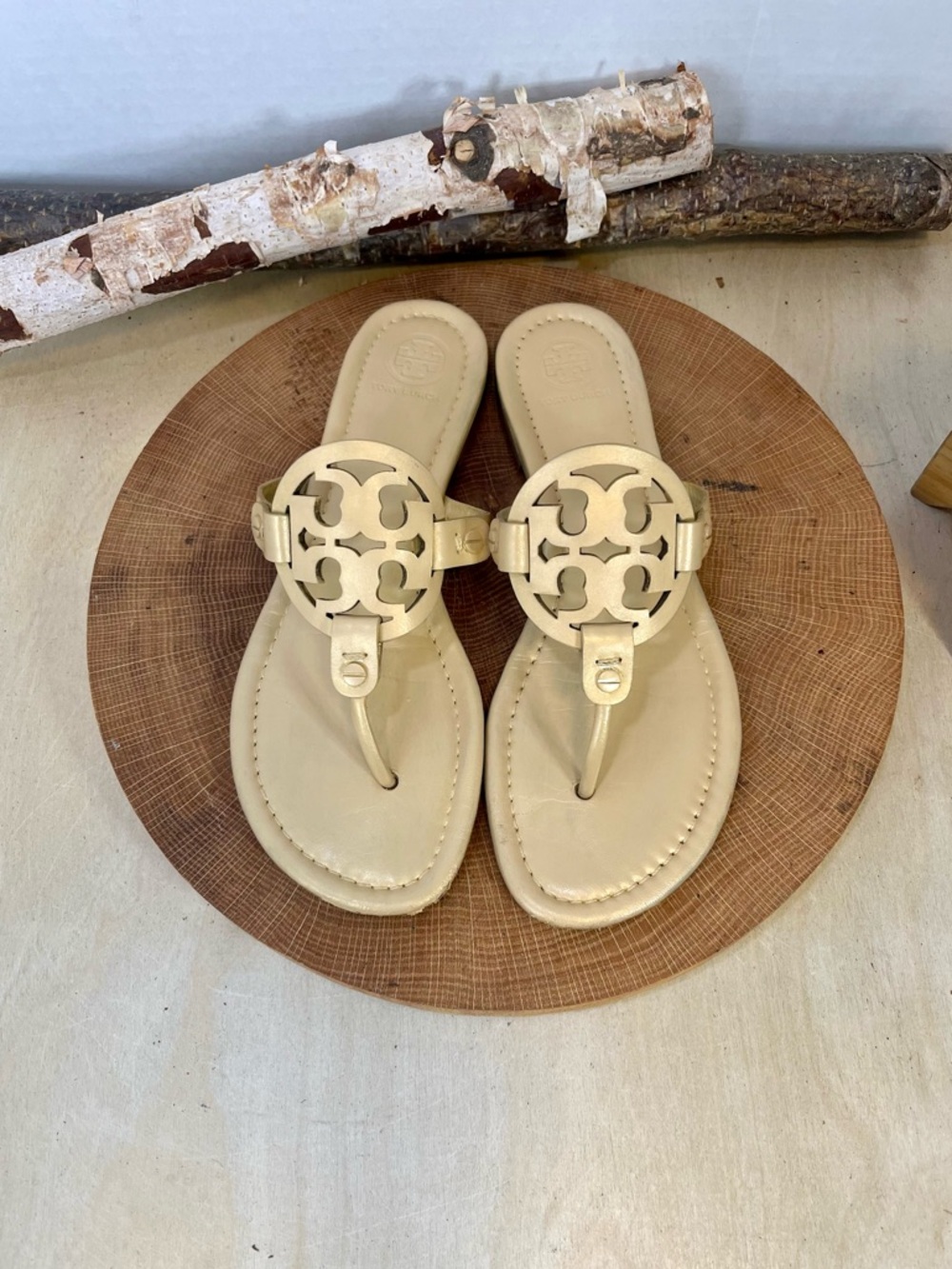 Tory Burch Miller Metallic Champagne Gold Leather Thong Sandals Size 9 - Picture 13 of 15